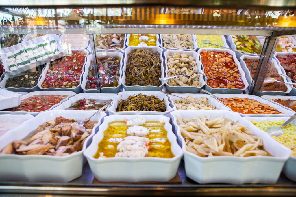 Yelken Balık Meze Zengin meze çeşitleriyle Yelken Balık Tüm şubelerinde sizlerle.
